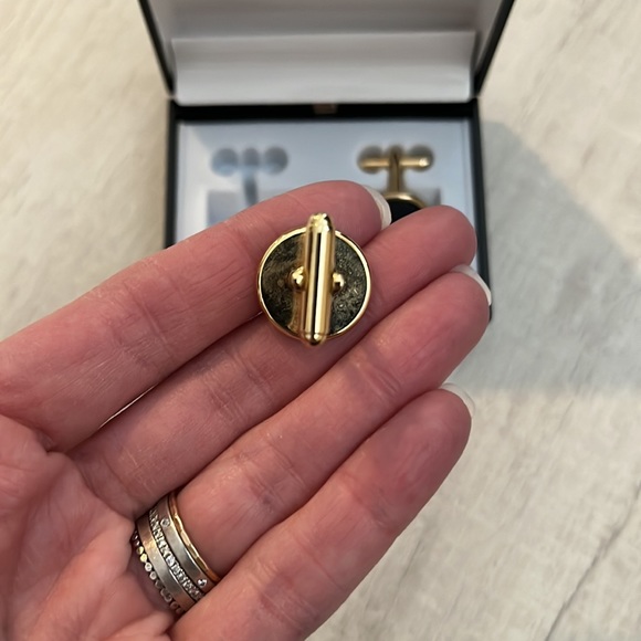 Men’s black and gold cuff links - Picture 3 of 3